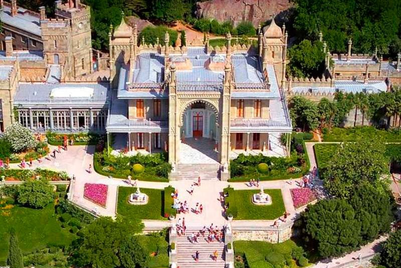 Воронцовский дворец в Крыму в городе Алупка - фото 10