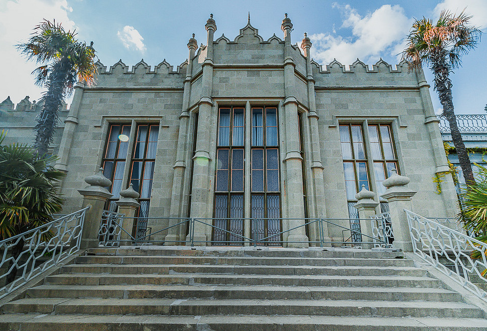Воронцовский дворец в Крыму в городе Алупка - фото 12