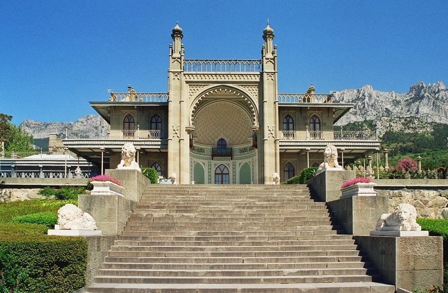 Воронцовский дворец в Крыму в городе Алупка - фото 16
