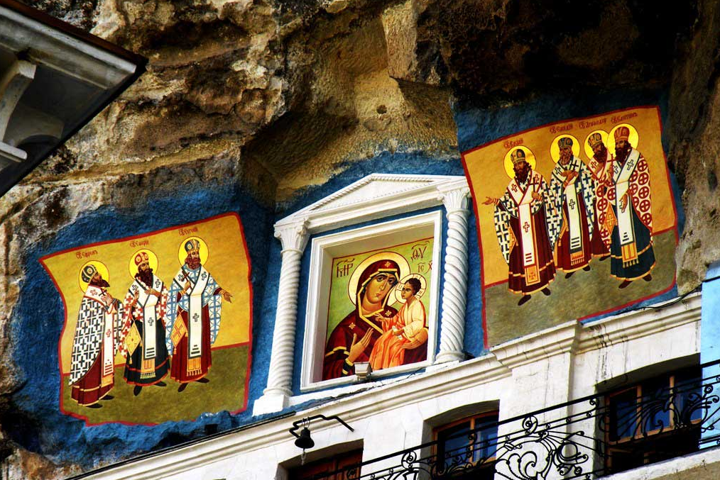 Свято-успенский монастырь в скале в Бахчисарае - фото 2