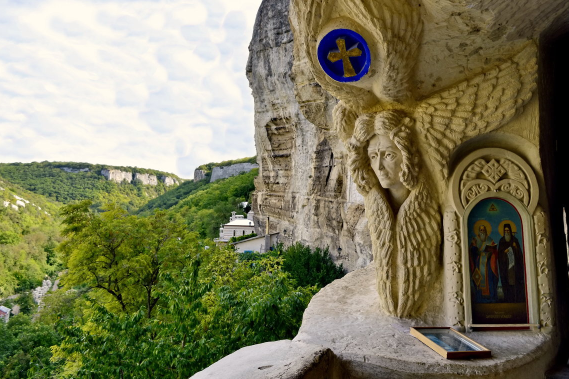 Свято-успенский монастырь в скале в Бахчисарае - фото 3