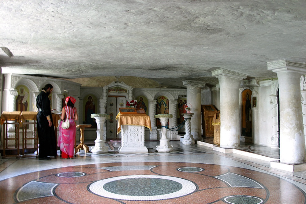 Свято-успенский монастырь в скале в Бахчисарае - фото 8