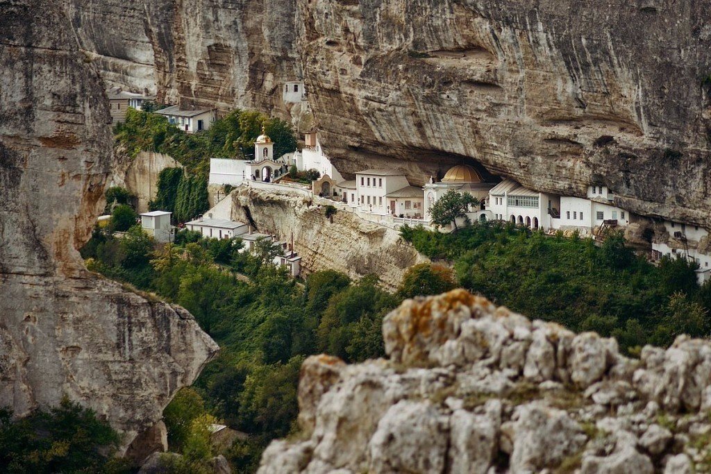 Свято-успенский монастырь в скале в Бахчисарае - фото 9